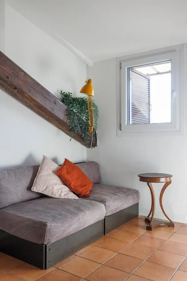 Xenia Apartments - Newly Renovated Flat In Fiera Area Mailand