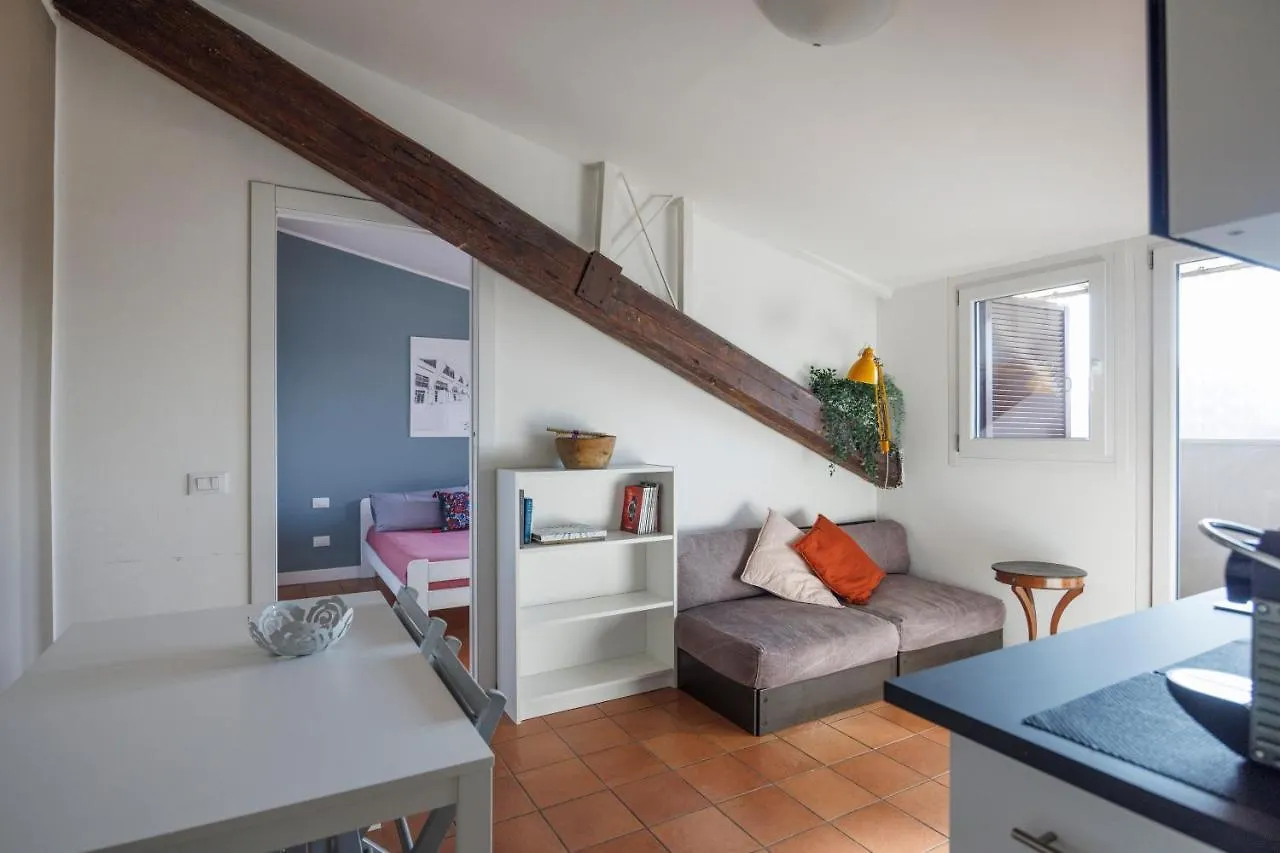 Xenia Apartments - Newly Renovated Flat In Fiera Area 밀라노