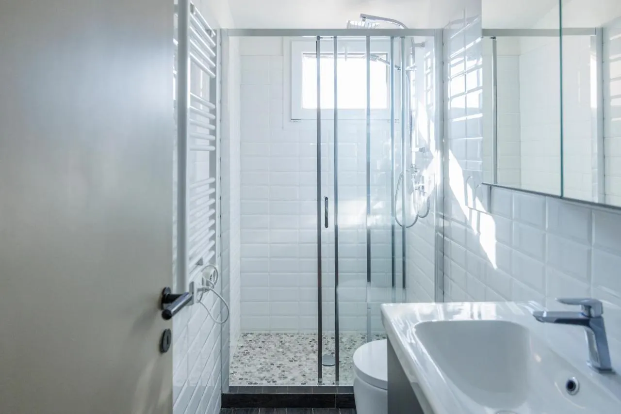 Xenia Apartments - Newly Renovated Flat In Fiera Area Milan